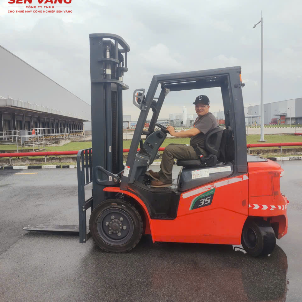 Cho thuê xe nâng đện pinlithium 3,5ton nhà mày ( First solar ) KCN Đông Nam Củ Chi