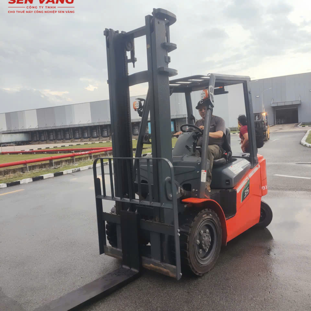 Cho thuê xe nâng đện pinlithium 3,5ton nhà mày ( First solar ) KCN Đông Nam Củ Chi