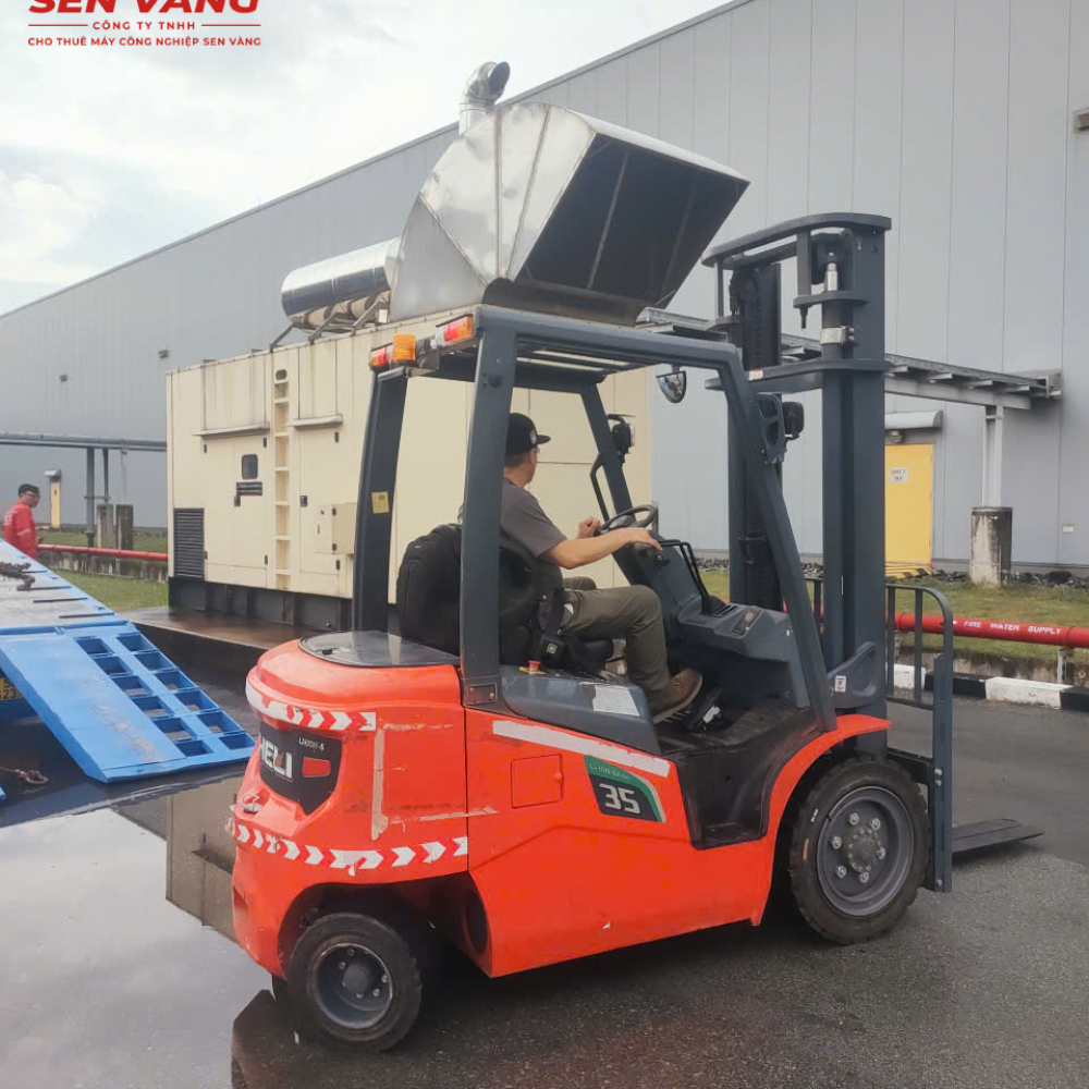 Cho thuê xe nâng đện pinlithium 3,5ton nhà mày ( First solar ) KCN Đông Nam Củ Chi