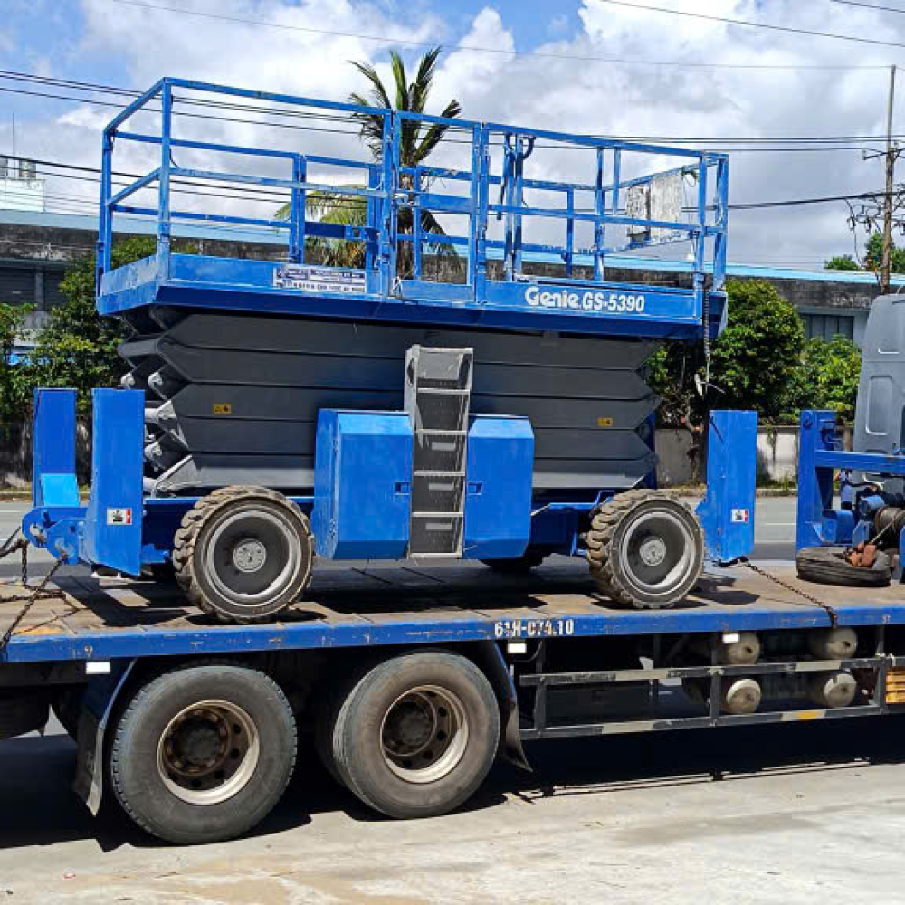 Cho thuê xe nâng tại Showroom Mercedes-Benz quận 7