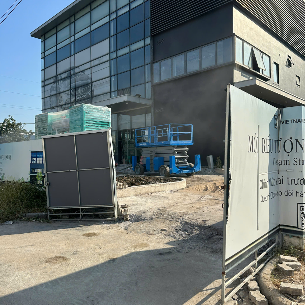 Cho thuê xe nâng tại Showroom Mercedes-Benz quận 7