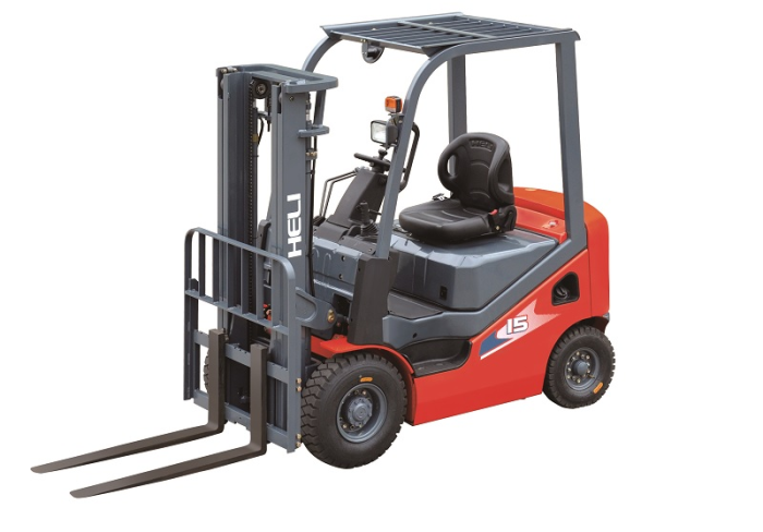 Xe nâng dầu 1.5 tấn