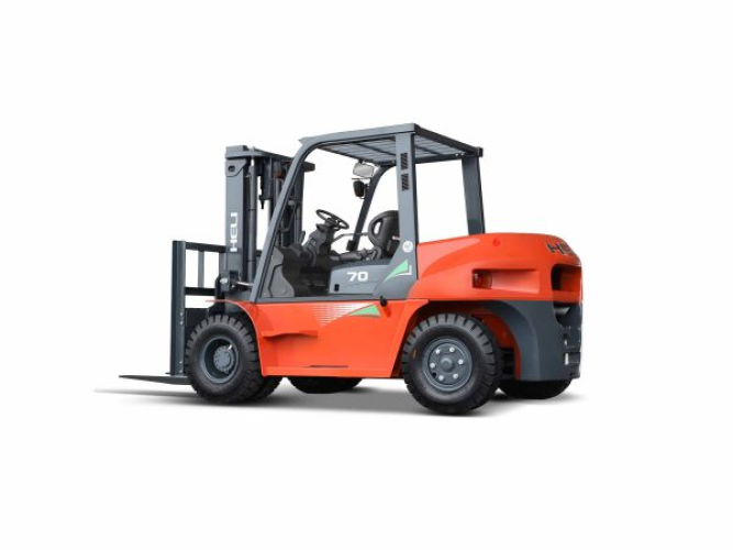 Xe nâng hàng 7 tấn chạy dầu