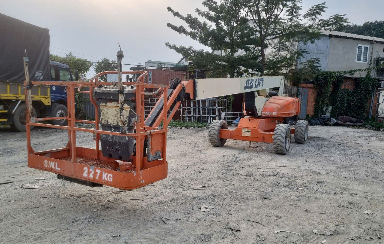 cho thuê xe nâng người dạng cắt kéo